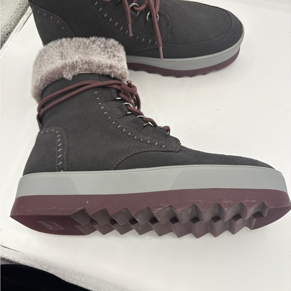 Cougar Woman’s Waterproof Boots Size 10 - Picture 9 of 9